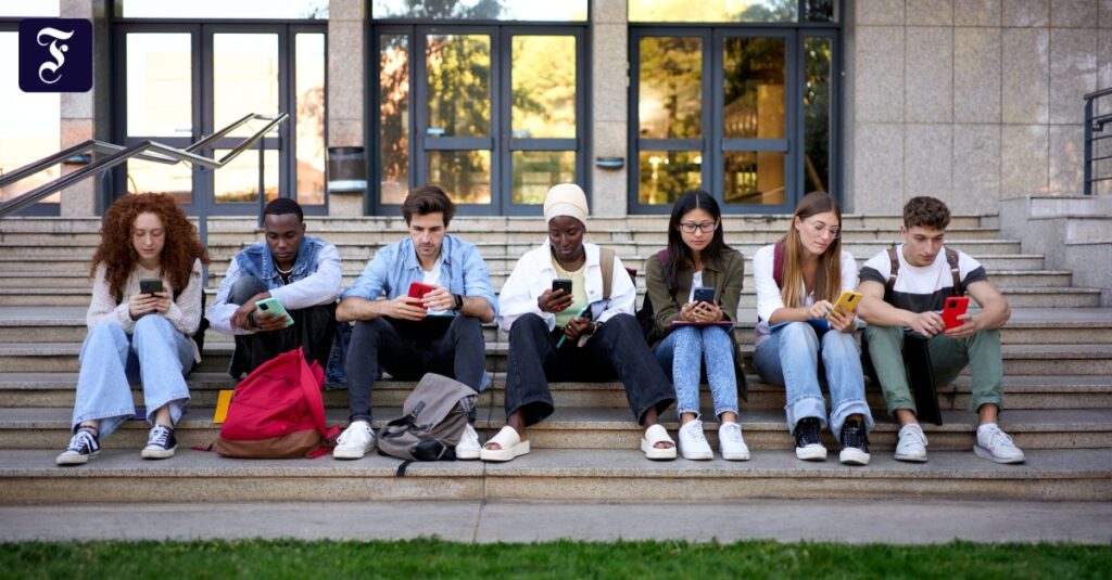 Schädlich oder hilfreich: Handys aus den Schulen?