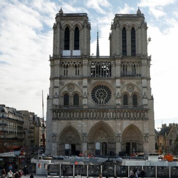 La ministre de la Culture, Rachida Dati, suggère de faire payer l'entrée à Notre-Dame aux touristes