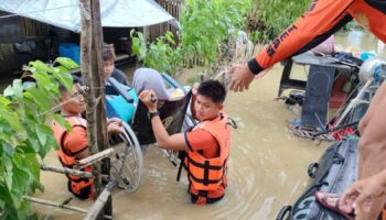 Philippine Coast Guard personnel rescue residents in Bicol, Philippines. Pic: Reuters