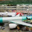 Un Boeing 777 en cours d'assemblage à l'usine d'Everett (nord-ouest), le 26 juin 2024