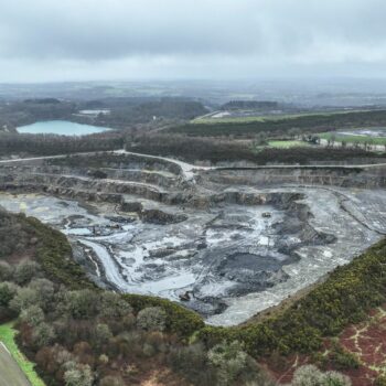 Lithium, titane, or... L'extension d'une mine d'andalousite en Bretagne relance le débat sur l’exploitation minière en France