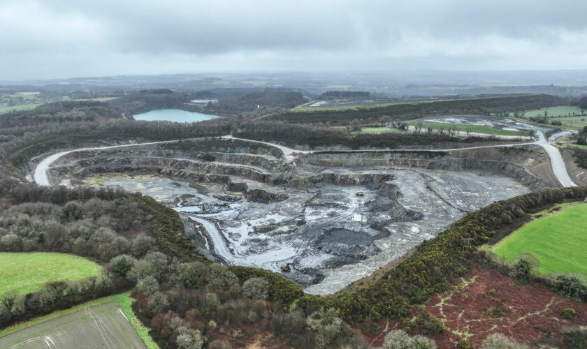 Lithium, titane, or... L'extension d'une mine d'andalousite en Bretagne relance le débat sur l’exploitation minière en France