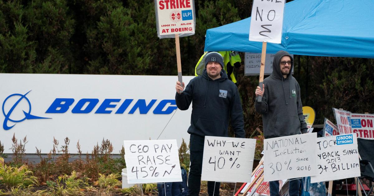 Les machinistes de Boeing rejettent l’accord et poursuivent la grève : “On lâche rien”