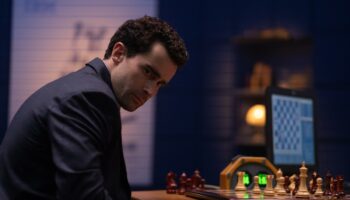 « Rematch » sur Arte : une série caricaturale sur un affrontement entre un champion d’échecs et un ordinateur