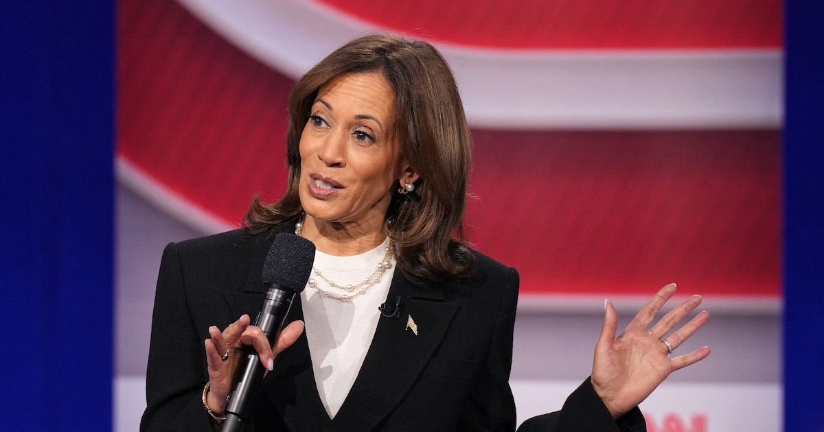 La vice-présidente des États-Unis et candidate démocrate à l'élection présidentielle Kamala Harris s'exprime lors d'une réunion publique de CNN animée par l'animateur de télévision Anderson Cooper, en Pennsylvanie, le 23 octobre 2024.