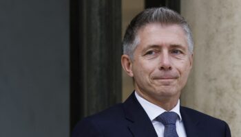 Foot : contre l'homophobie dans les stades, le ministre des Sports Gil Avérous annonce une billetterie nominative pour les matchs de Paris, Marseille et Lyon