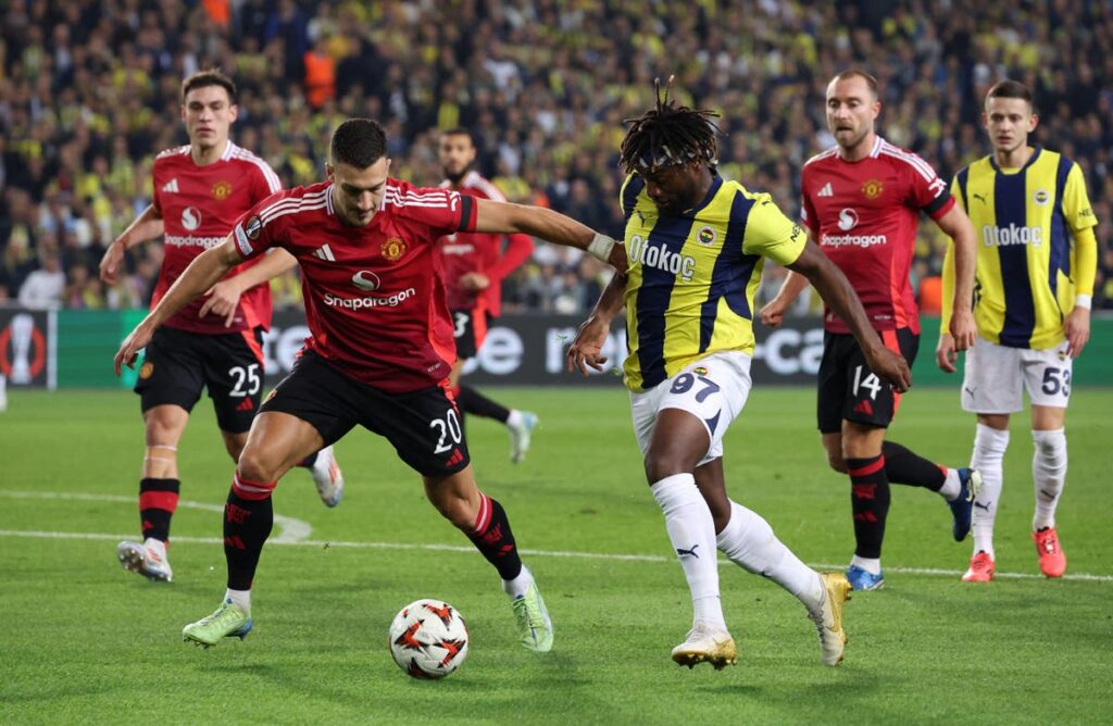 Fenerbahce vs Manchester United LIVE: Europa League latest score updates as Jose Mourinho faces former side