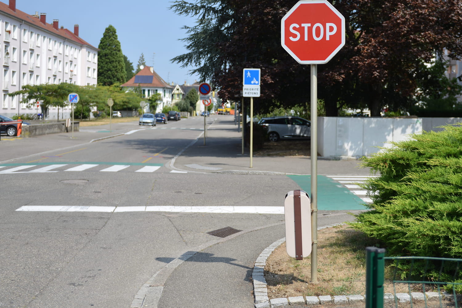 Combien de temps faut-il s'arrêter au STOP ? Peu d'automobilistes connaissent la règle