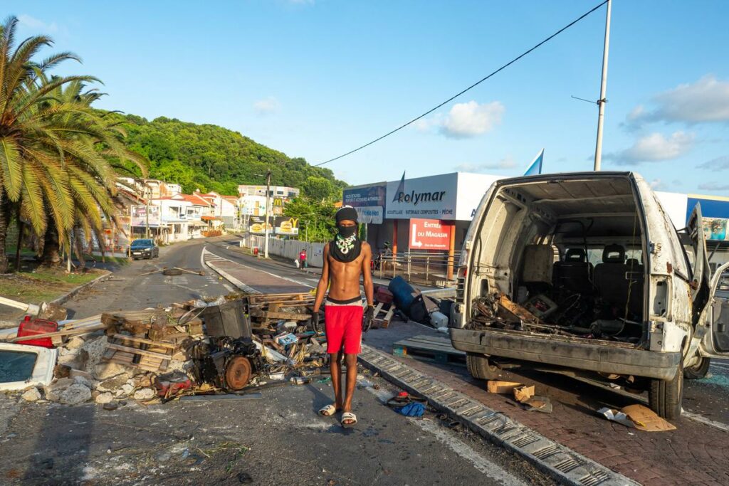 Plusieurs barrages en Martinique, où des tensions persistent