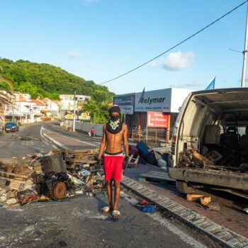 Plusieurs barrages en Martinique, où des tensions persistent