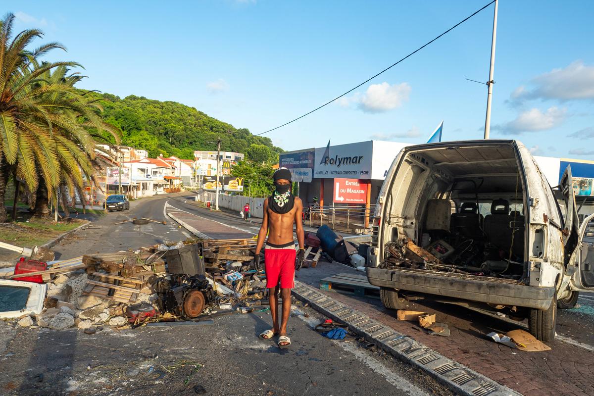 Plusieurs barrages en Martinique, où des tensions persistent