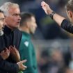 Fußballtrainer sieht Rot: Mourinho verspottet Schiedsrichter nach Platzverweis