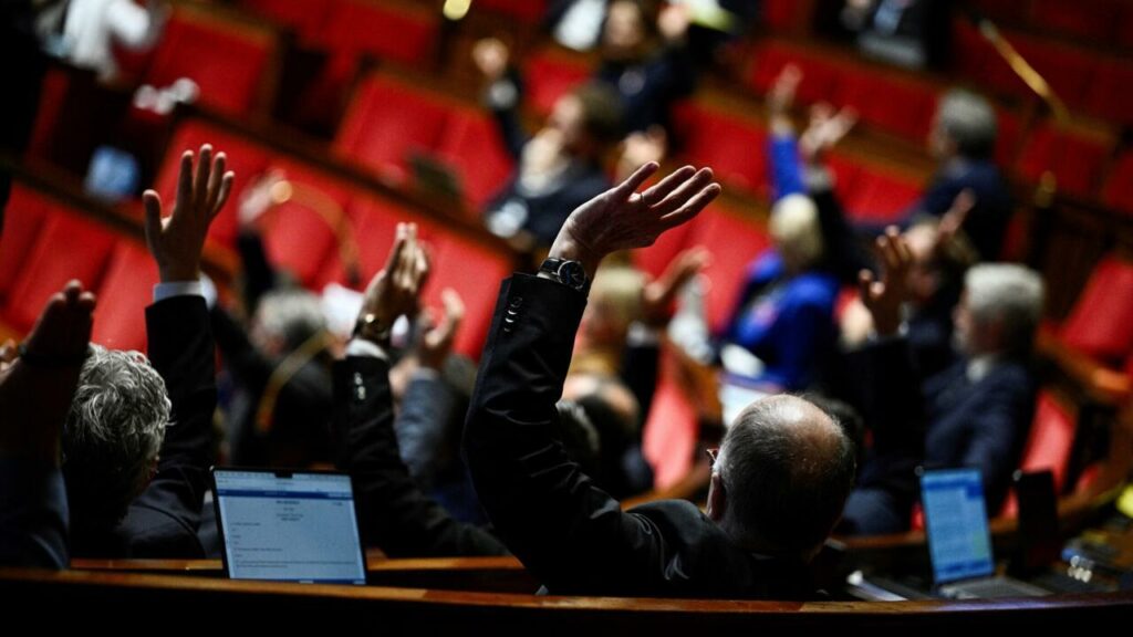 Budget : un impôt pour les milliardaires adopté, les députés suppriment le gel des retraites