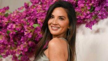 Olivia Munn dévoile fièrement ses cicatrices de mastectomie pour une campagne de lingerie