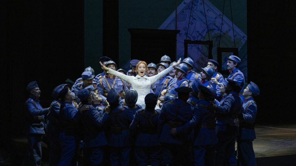 "La Fille du régiment " à l'Opéra Bastille : Julie Fuchs et Lawrence Brownlee irrésistibles en Marie et Tonio