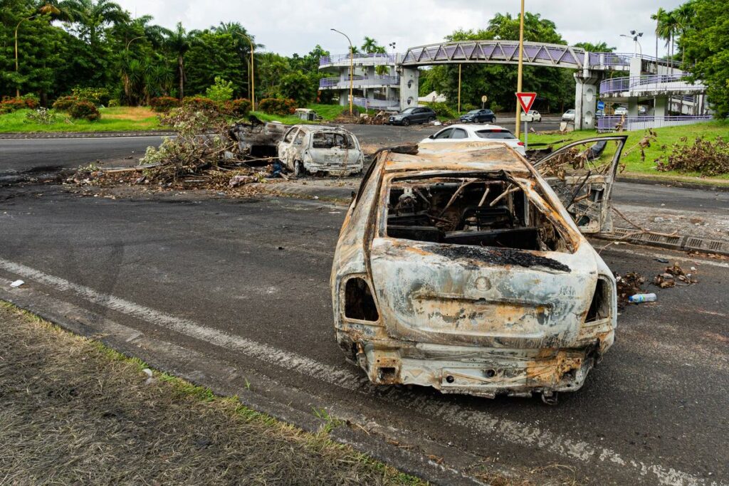 En Martinique, des nouvelles tensions malgré 15 jours de couvre-feu nocturne