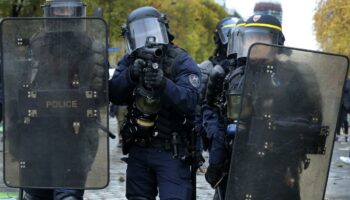 « Gilet jaune » éborgné à Paris en novembre 2019 : un procès criminel ordonné contre un policier