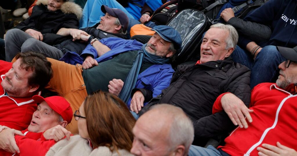 La fermeture du club de pétanque de Montmartre, “une honte”