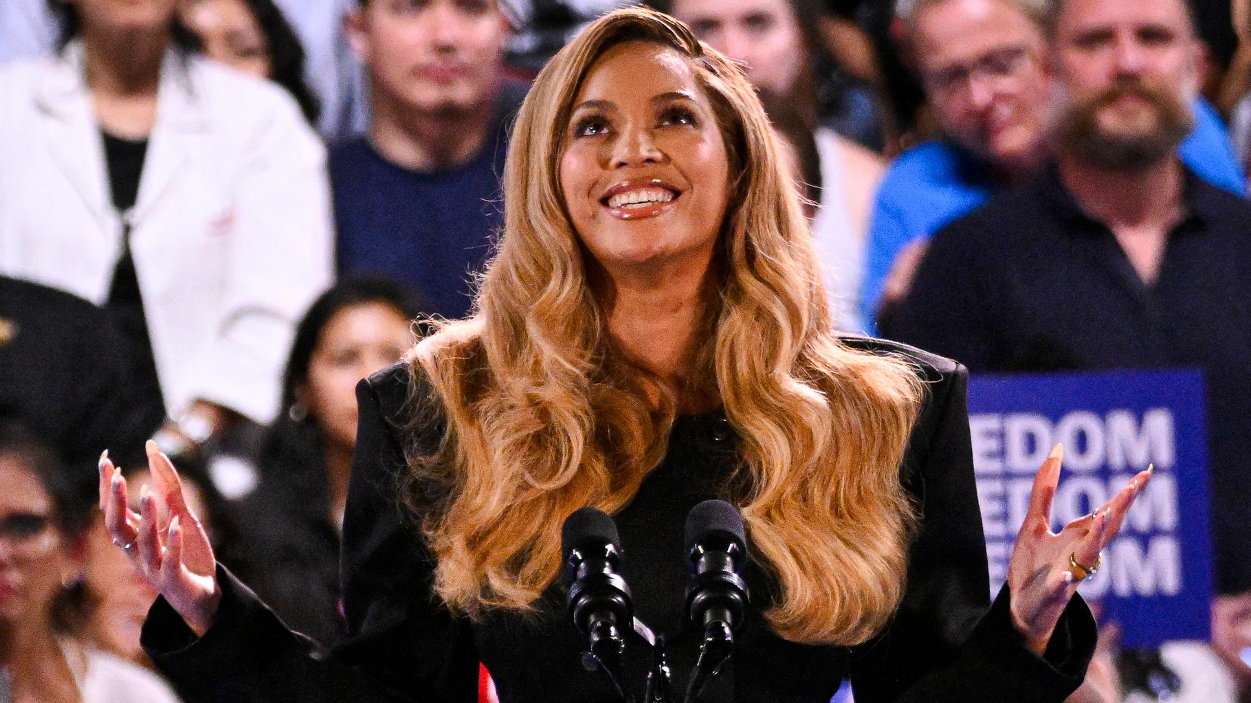 Beyoncé apporte son soutien à Kamala Harris avec un puissant discours lors d’un meeting à Houston, au Texas