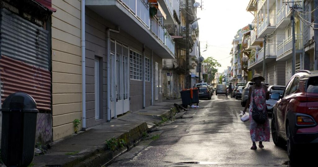 Guadeloupe : l’électricité revient progressivement après la réquisition des salariés d’EDF et un couvre-feu