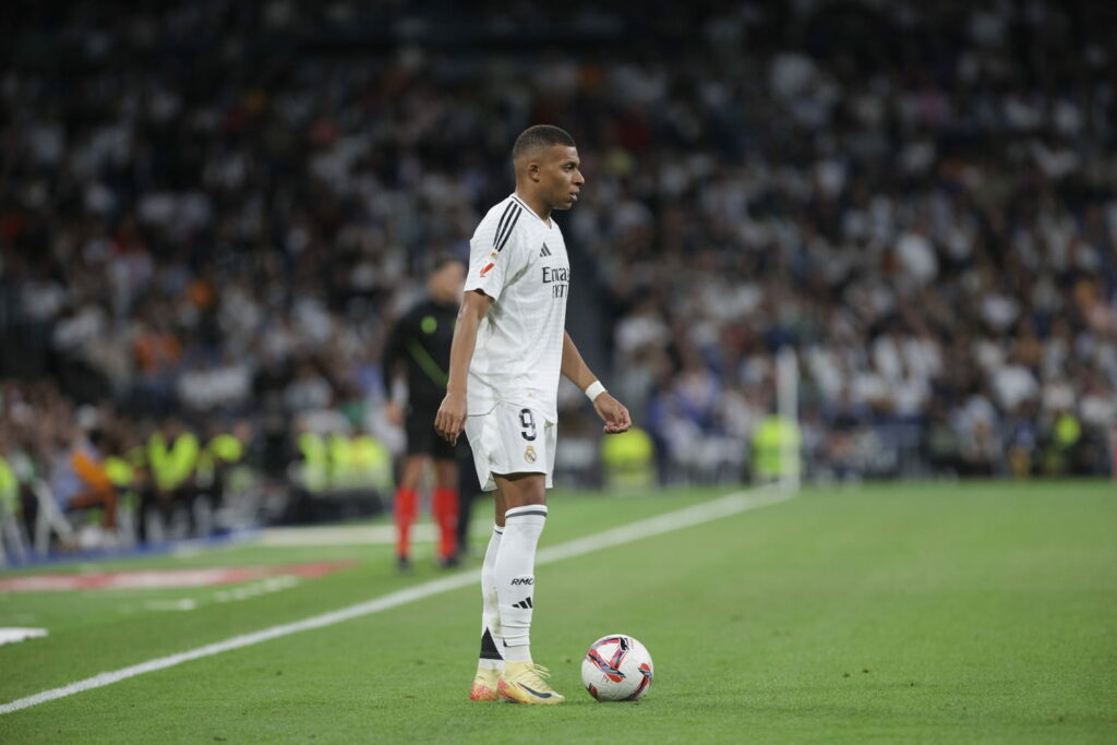 Real - Barcelone : pour son premier Clasico, Mbappé mis sous pression par Carlo Ancelotti