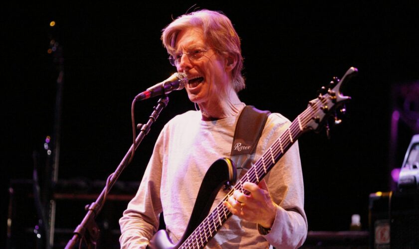 Mort du bassiste Phil Lesh, l'un des fondateurs du groupe de rock psychédélique Grateful Dead qui triompha dans les années 60