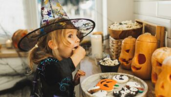 Pour Halloween, voici 5 recettes ludiques à cuisiner avec vos enfants pour un moment délicieux et terrifiant