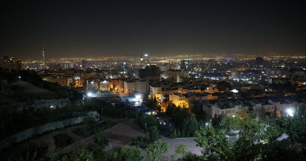 Vue de la capitale iranienne, Téhéran, après l'annonce par l'armée israélienne de frappes visant des « objectifs militaires » en Iran, le 26 octobre 2024.