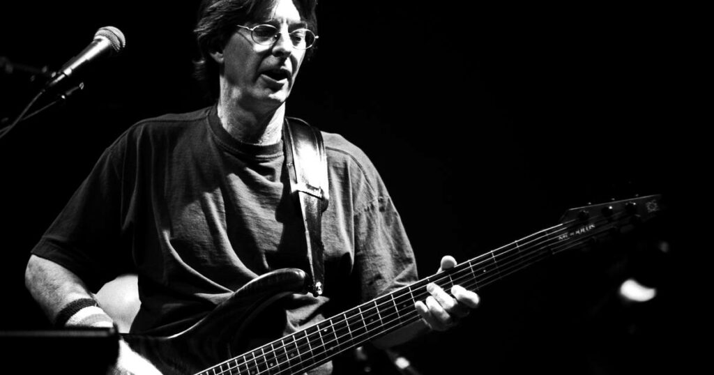 Phil Lesh, le cofondateur de Grateful Dead, est mort à 84 ans