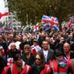 A Londres, des milliers de manifestants expriment leur soutien à un militant d'extrême droite