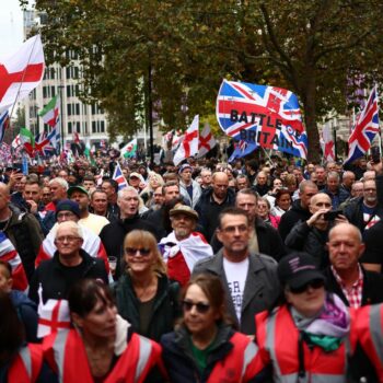 A Londres, des milliers de manifestants expriment leur soutien à un militant d'extrême droite