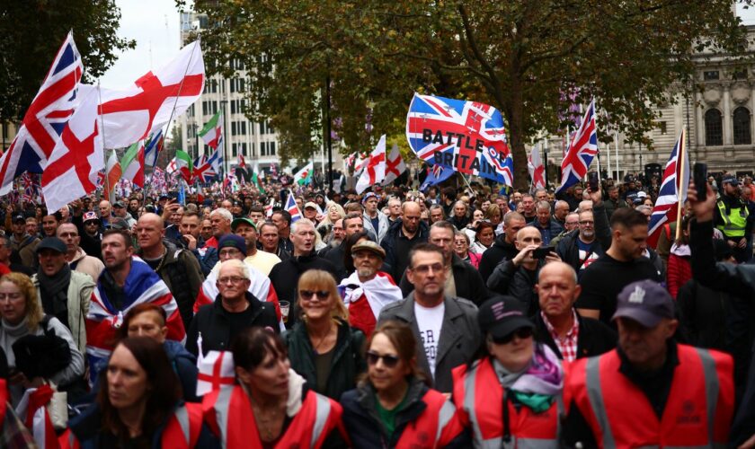 A Londres, des milliers de manifestants expriment leur soutien à un militant d'extrême droite