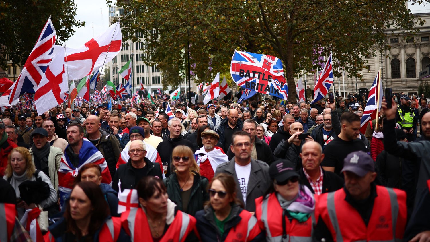 A Londres, des milliers de manifestants expriment leur soutien à un militant d'extrême droite