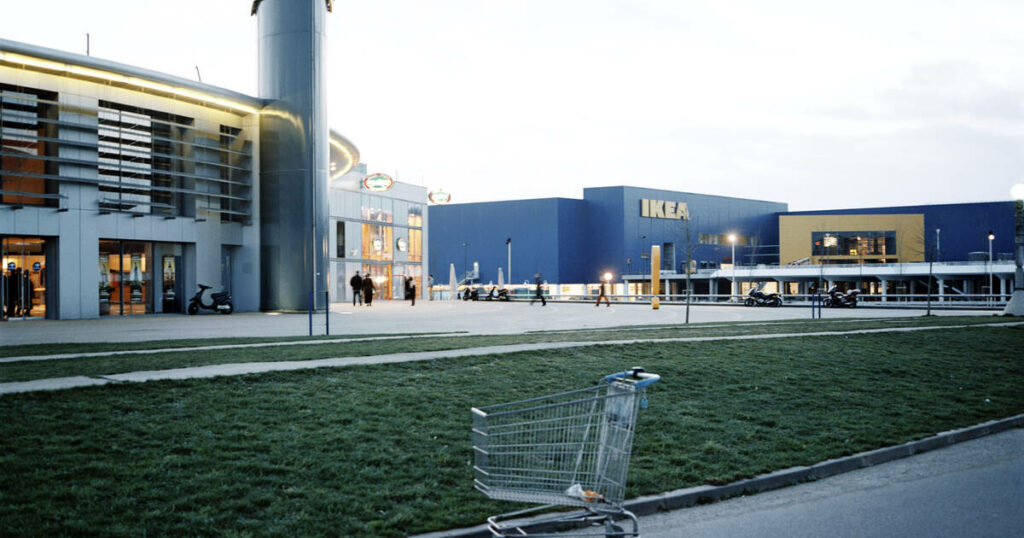 Peut-on vraiment dire que «la virée chez Ikea» a remplacé «la messe dominicale», comme l’affirme Jérôme Fourquet ?