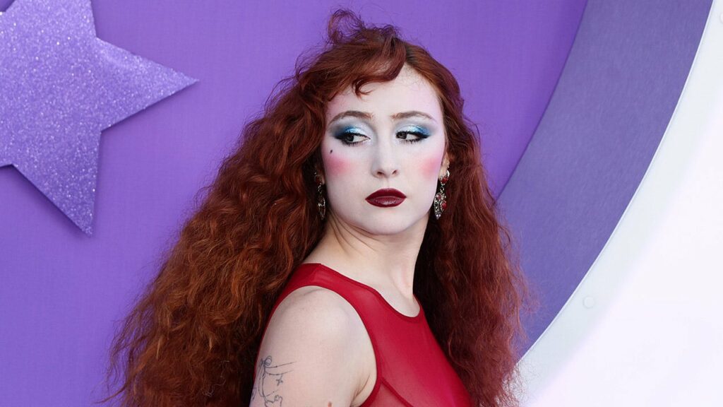 Pop star Chappell Roan snaps at ‘disrespectful’ photographer on red carpet, demands an apology