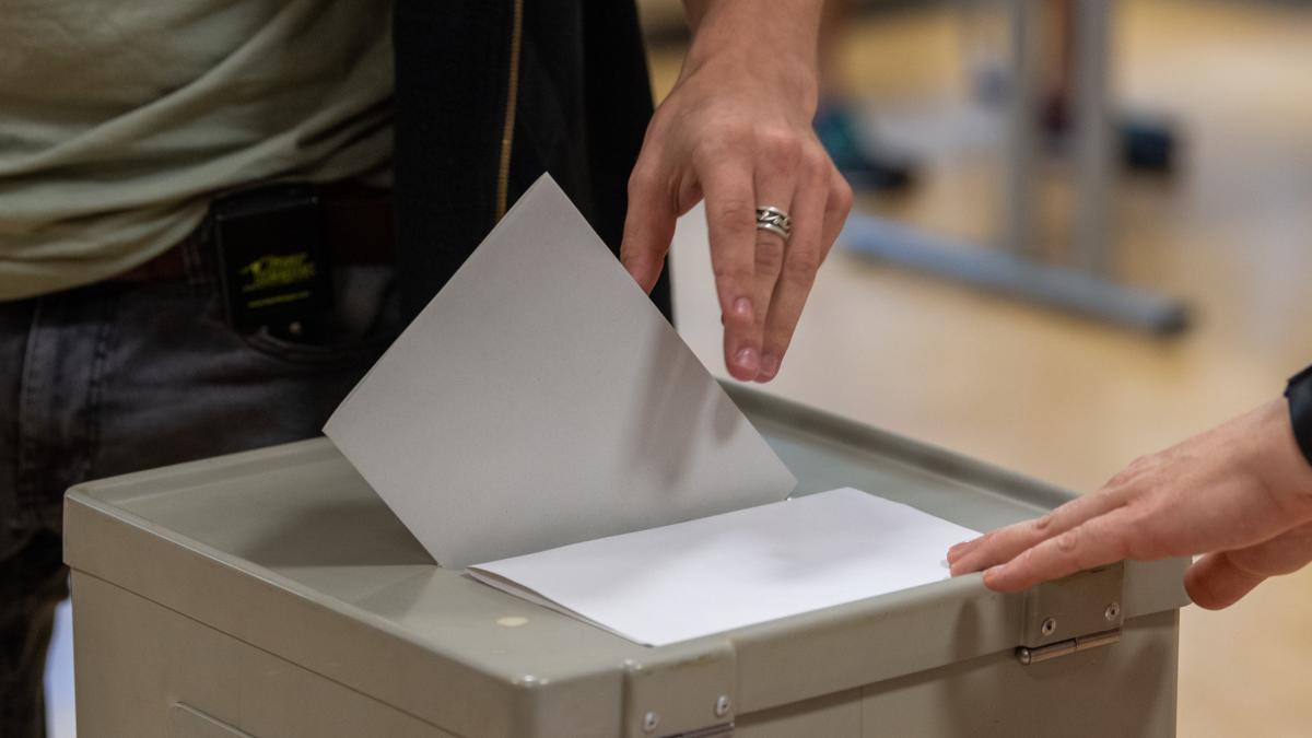 Union weiter im Sinkflug, Grüne holen auf