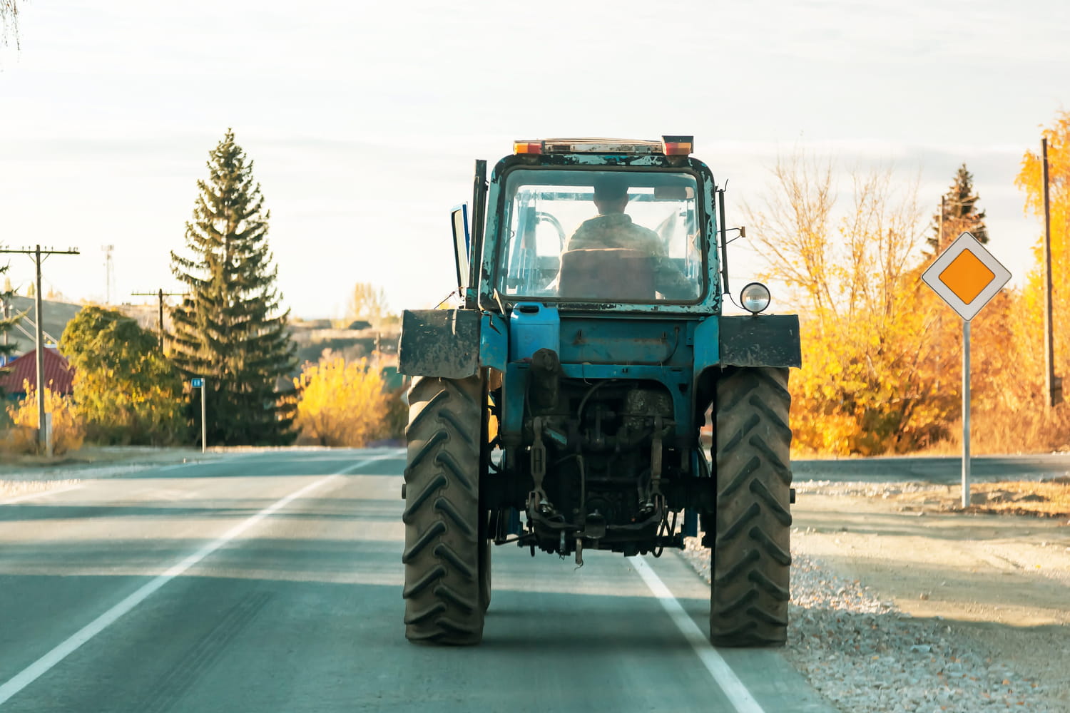 Peut-on dépasser un tracteur sur une ligne blanche ? Il n'y a qu'une seule réponse