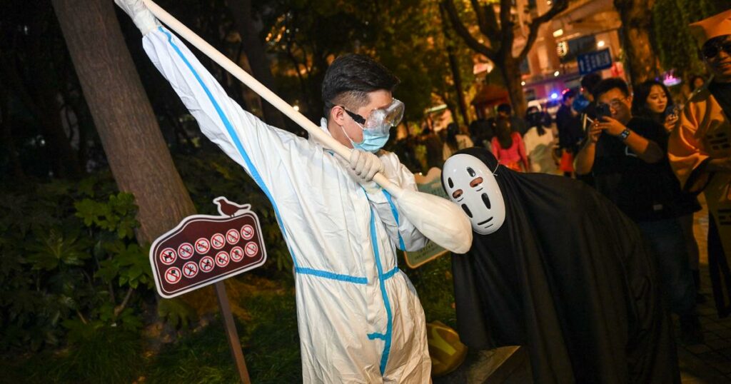 À Shanghai, la police s’en prend aux déguisements d’Halloween