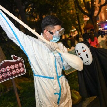 À Shanghai, la police s’en prend aux déguisements d’Halloween