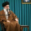 En Iran, la réponse de l’ayatollah Khamenei aux frappes d’Israël illustre l’actuel dilemme de Téhéran