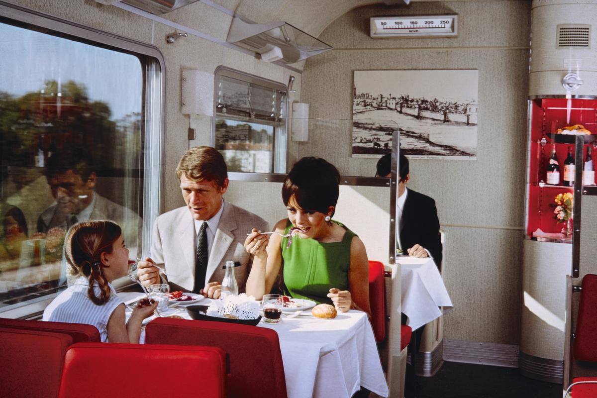 Du croque-monsieur brûlé au plat de chef, la longue histoire de la cuisine dans les trains