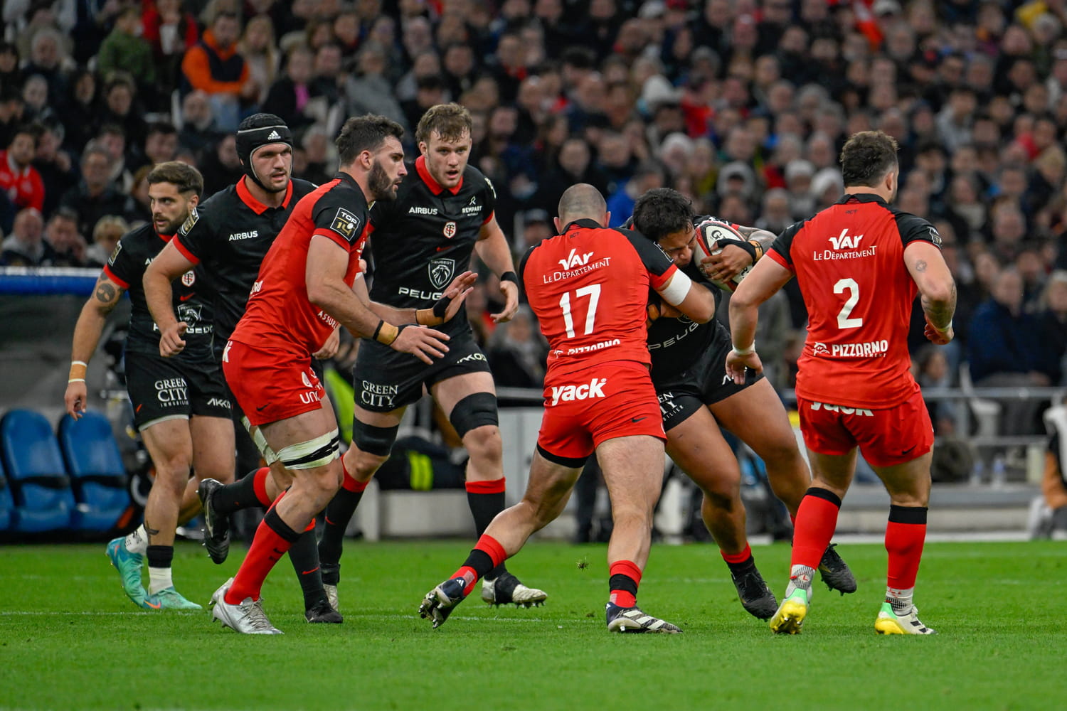 Top 14 : Toulouse humilie Toulon et reste en tête du classement