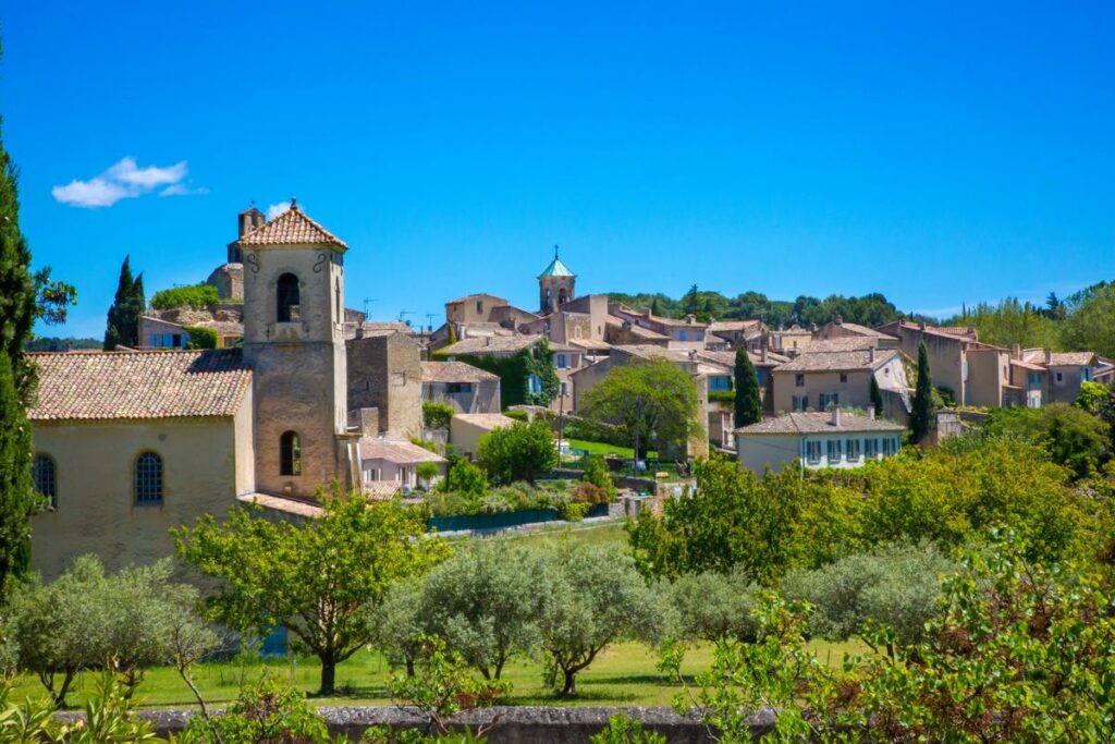 Ménerbes, Bonnieux, Lourmarin, ­Cucuron… Dans le Luberon, la beauté coûte cher mais reste très demandée