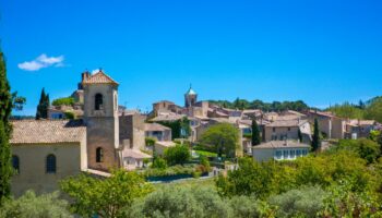 Ménerbes, Bonnieux, Lourmarin, ­Cucuron… Dans le Luberon, la beauté coûte cher mais reste très demandée