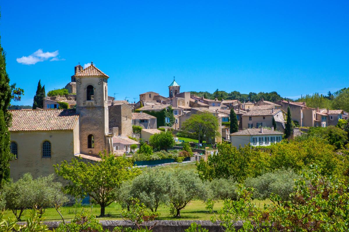 Ménerbes, Bonnieux, Lourmarin, ­Cucuron… Dans le Luberon, la beauté coûte cher mais reste très demandée