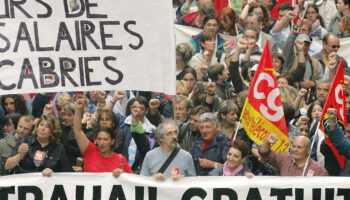 Pour venir en aide aux Ehpad et combler le trou de la Sécu, l’exécutif pense à supprimer un jour férié