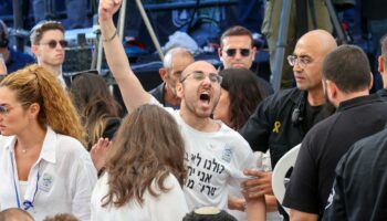 “Mon père a été tué” : Nétanyahou pris à parti par des proches de victimes de l’attaque du 7 octobre