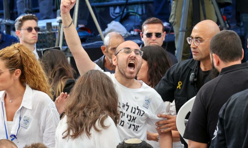 “Mon père a été tué” : Nétanyahou pris à parti par des proches de victimes de l’attaque du 7 octobre