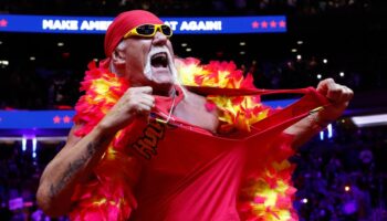 Hulk Hogan struggles with trademark routine during surprise appearance at Trump rally