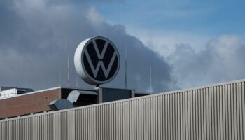 Le constructeur automobile Volkswagen prévoit des dizaines de milliers de suppressions d'emplois en Allemagne